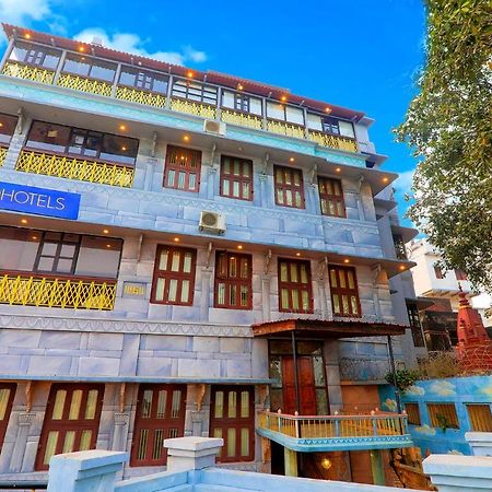 Fabhotel East View Varanasi Exteriör bild