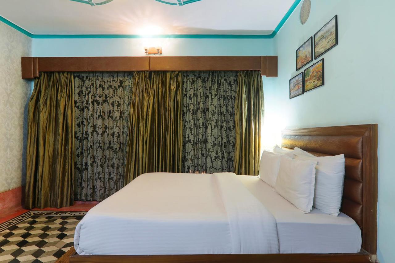 Fabhotel East View Varanasi Exteriör bild