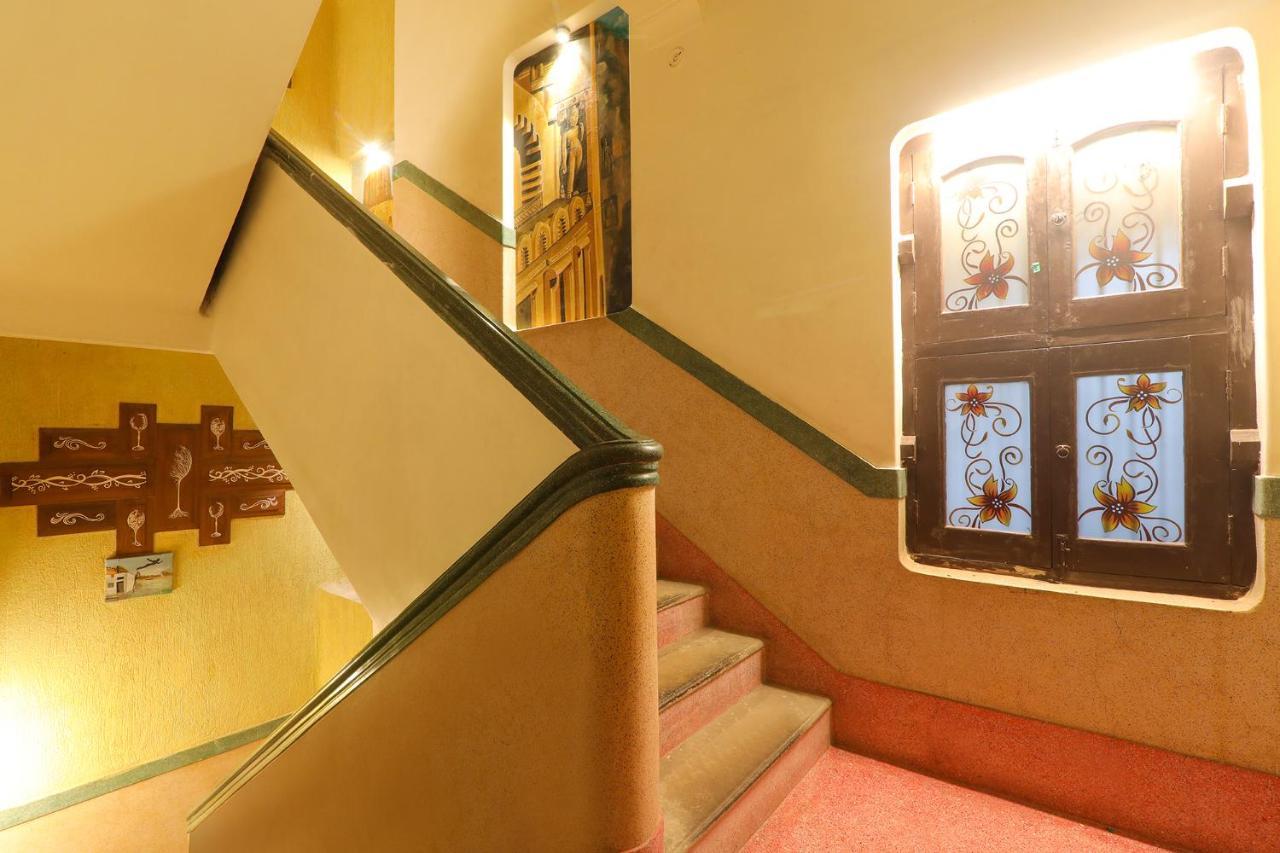 Fabhotel East View Varanasi Exteriör bild