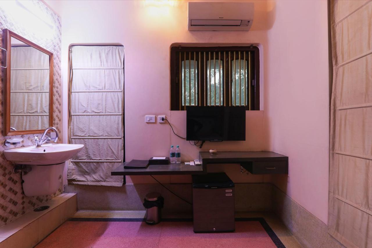 Fabhotel East View Varanasi Exteriör bild